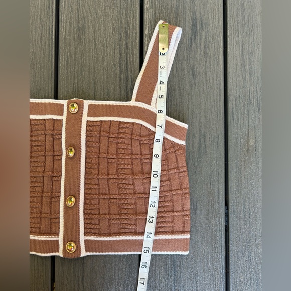 **SIZE L** Contrast Trim Button Detail Crop Knit Top (Chanel lookalike) rare - Picture 3 of 4